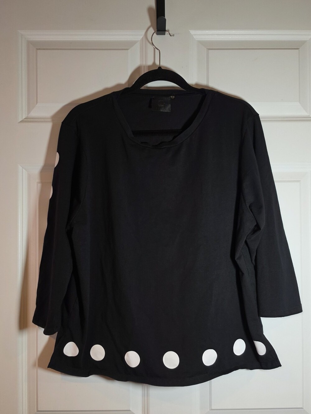 Vecceli Italy Black Women's 3/4 Sleeve Top with White Dot Trim